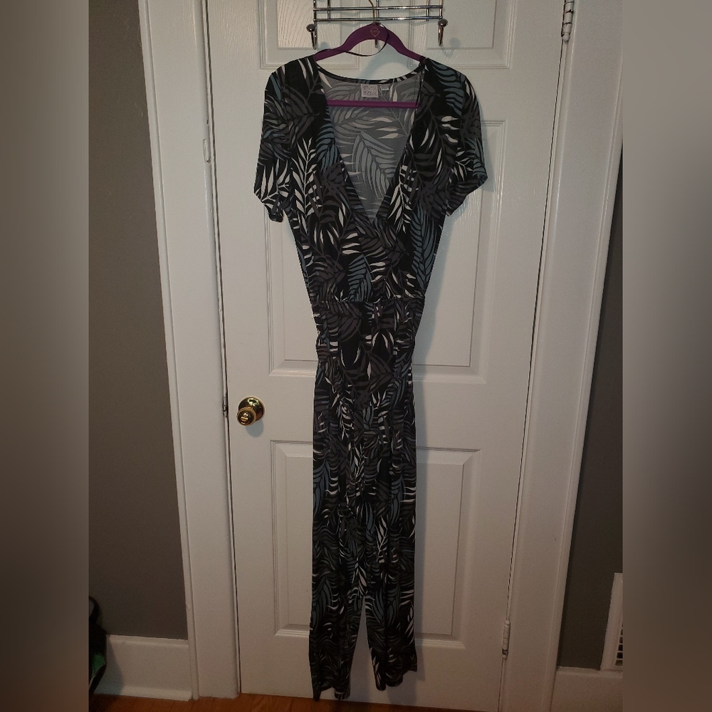 Beautiful jumpsuit~ swimsuit coverup. Size L and worn once.